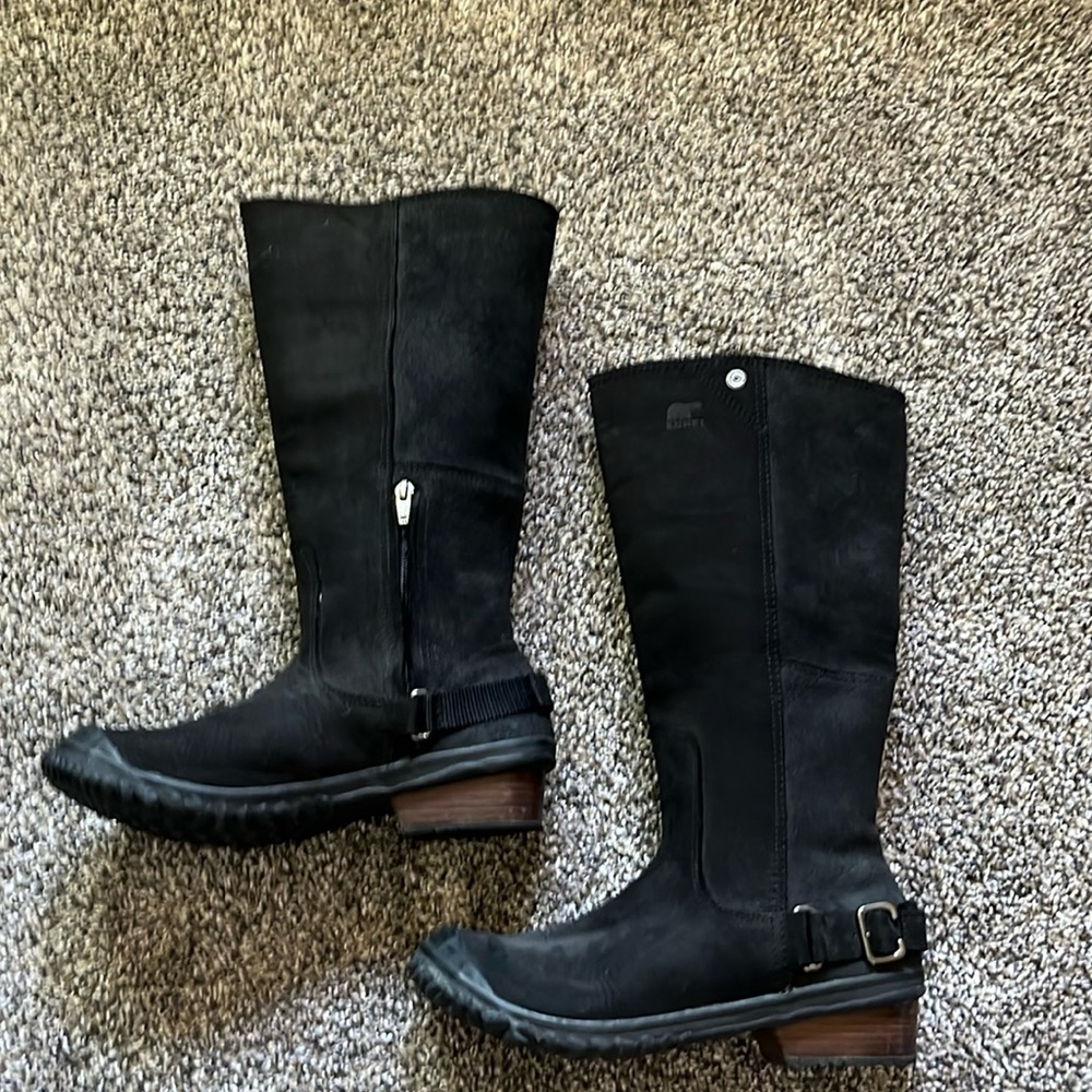 Black Knee-High Leather Boots with Buckle